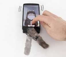 MobiLimb Is A Crazy Creepy Crawly Robotic Finger For Your Smartphone