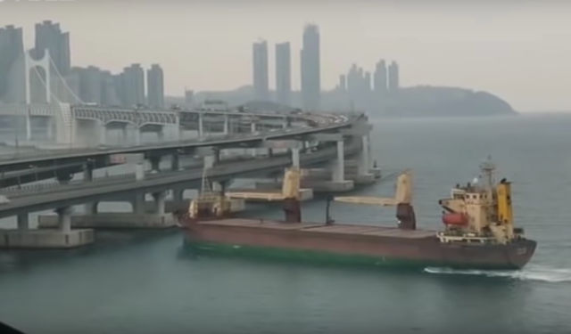 cargo-ship-vs-bridge.jpg