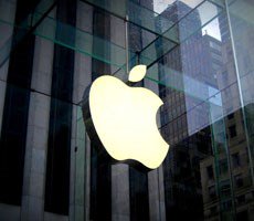 Apple Claps Back At Spotify Basically Calling It A Leech That’s Squeezing Musicians