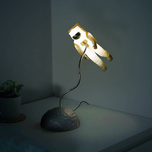 astronaut-lamp-1.jpg