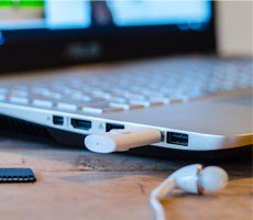 Windows 10 Now Makes Quick USB Drive Pulls Safer, With A Catch