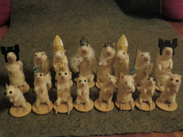 taxidermy-mouse-chess-set-1.jpg