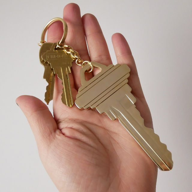 giant-key-keychain-1.jpg