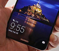 Huawei Digs A Deeper Hole By Delivering Lock Screen Ads To Phones