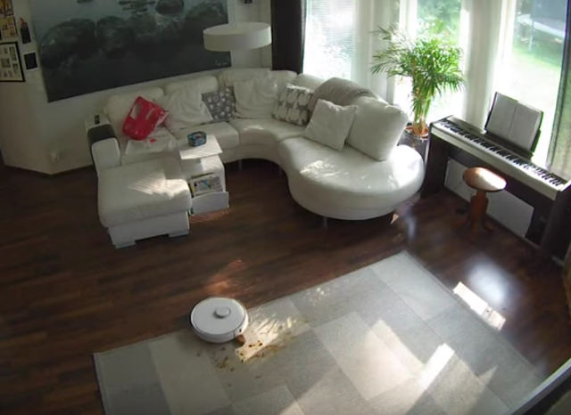 robotic-vacuum-vs-dog-mess.jpg