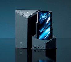 Motorola’s Reimagined Razr Is A Folding Smartphone Triumph That Skips The Display Crease