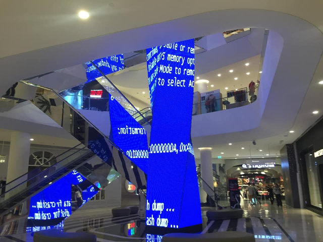 mall-blue-screen-of-death.jpg