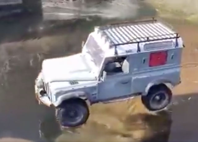 defender-90-in-the-drink.jpg