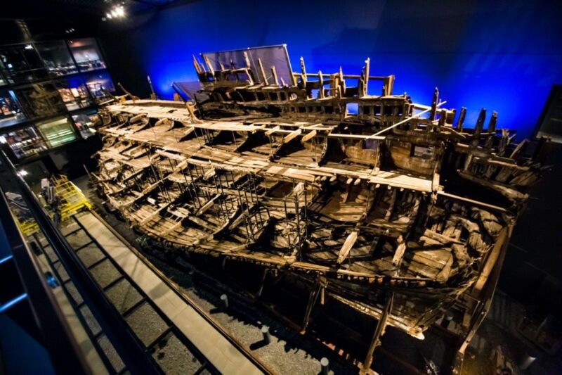 The hull of Henry VIII's favorite war ship, the <em>Mary Rose</em>,  and many thousands of recovered artifacts are housed in the Mary Rose Museum in Portsmouth, England.
