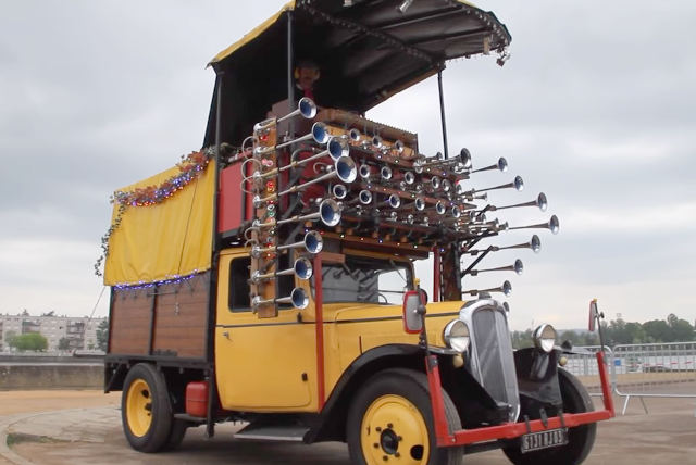 truck-with-all-the-horns.jpg