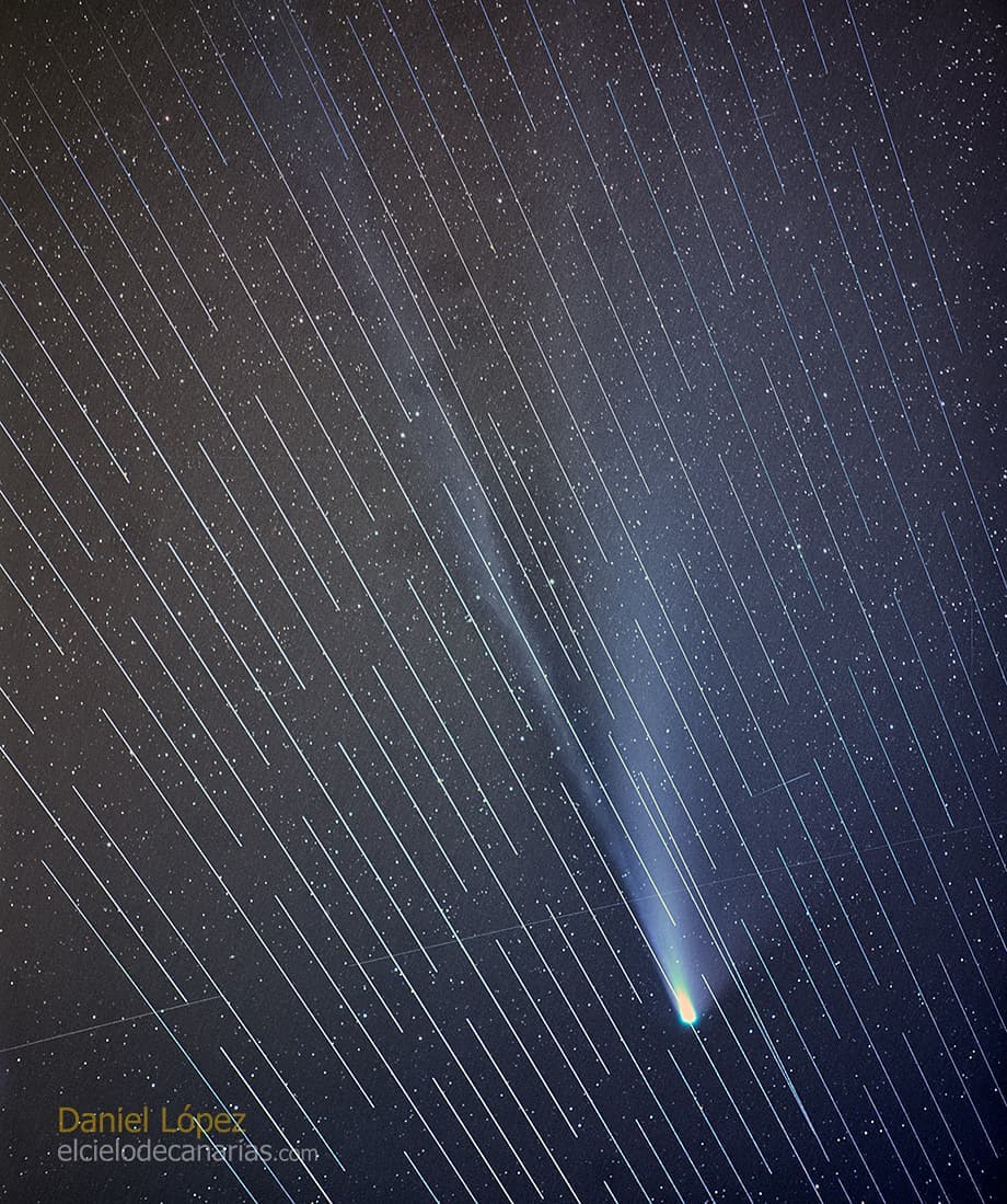 comet-photobombed-starlink.jpg
