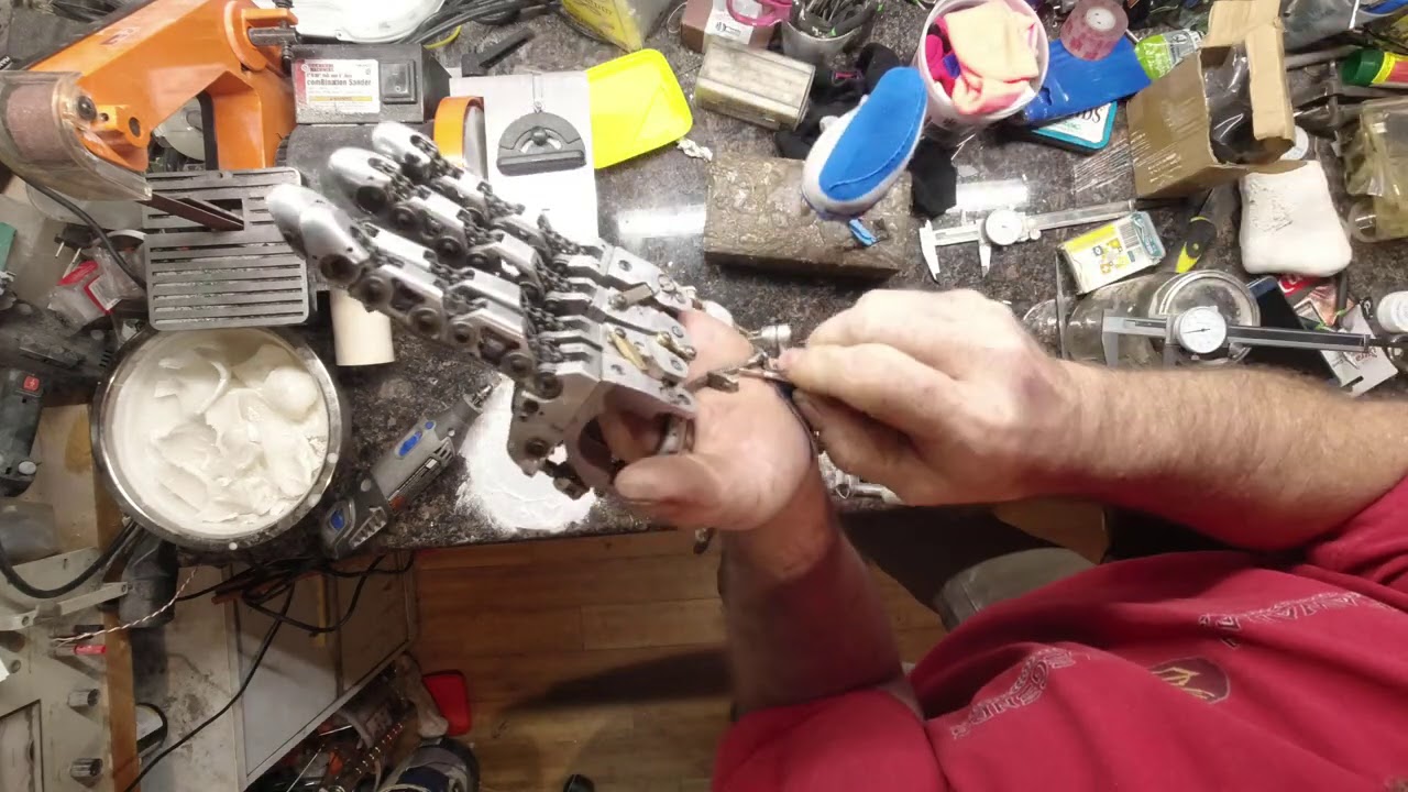 mechanical-prosthetic-hand.jpg