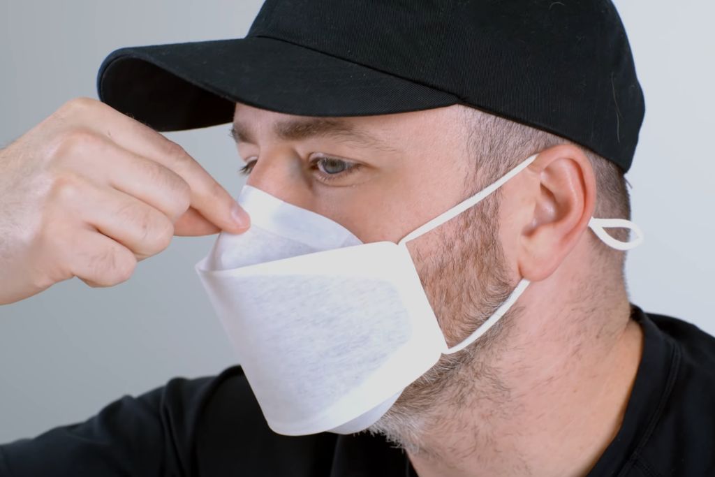 unboxing-apple-mask.jpg
