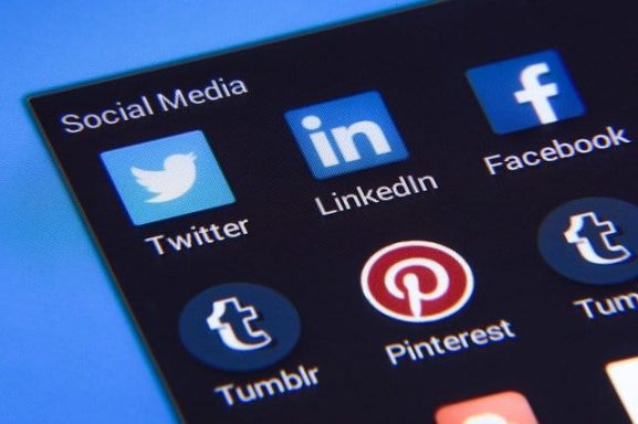 social media facebook twitter instagram icons