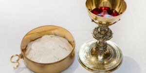 communion host wine blood body of Christ