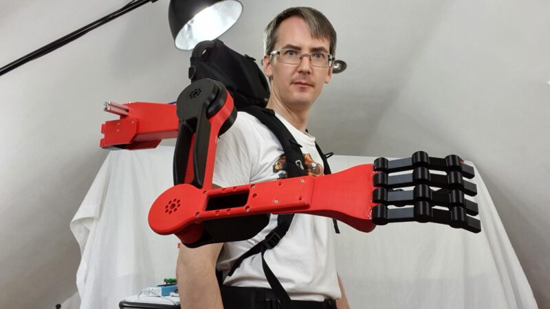 Equipped with three heavy-duty servos, the prosthetic arm moves naturally based on the data from IMU sensors on the wearer’s other limbs