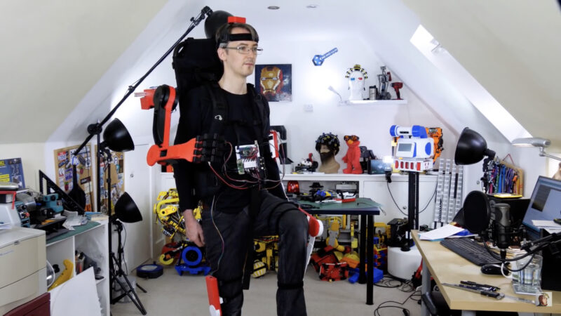 Part of the motion capture suit, the headband is equipped with an IMU to gather movement data