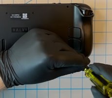Valve's Steam Deck Teardown Warns You Could Mess Things Up If You Try This At Home