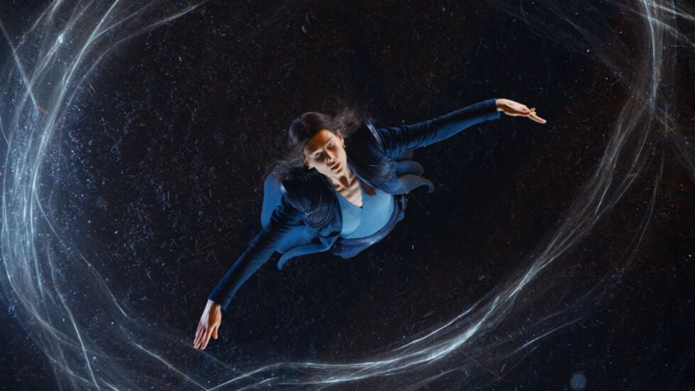 The wispy bits of light signal that someone is channeling the One Power.