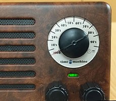Raspberry Pi Maker Builds Time Machine Radio For His Dad And It's The Coolest Gift Ever
