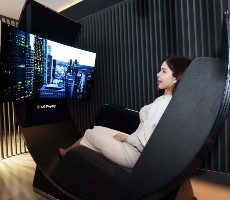 LG Shows Off Flexible OLED Media Chair For The Ultimate PC Gaming Setup