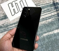 Samsung Galaxy S22 Flaunts Glossy Design And Camera Upgrade In Leaked Photo