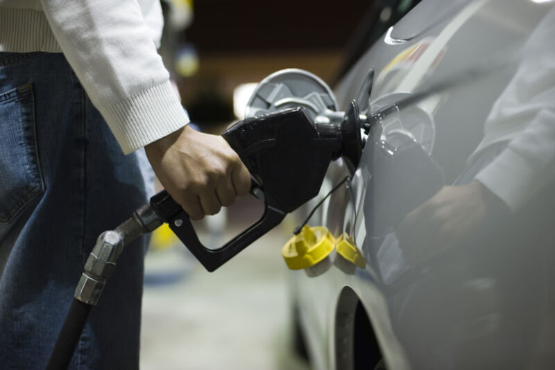 Biden bans imports of all Russian fossil fuels amid broad bipartisan support