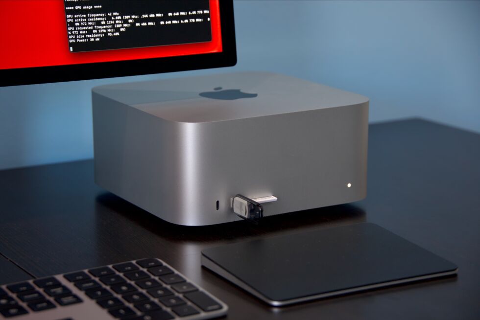 Apple's Mac Studio desktop.