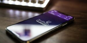 Twitch iOS App on iPhoneX.