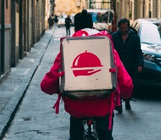 Lawsuit Alleges Google Prioritized Delivery Apps In Search And Hijacked Restaurant Orders