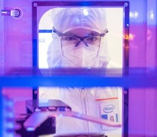 Intel CEO Doubles Down On Relentless Pursuit Of Moore's Law As 2025 CPU Tech Moves Up