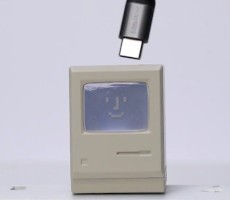 Apple Macintosh Fans Are Going Nuts Over This Adorable Retro USB-C Charger