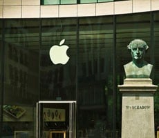 Facepalm: Apple Lawyer Tasked With Insider Trading Prevention Busted For Insider Trading
