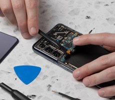 Samsung And iFixit Empower DIY Phone Repair With Genuine Parts And It's Live Now