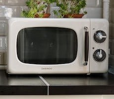 Scientists Cook Up A Viable Path To 2nm Semiconductors Using A Modded Microwave Oven