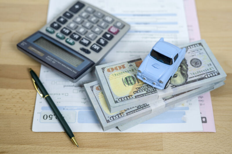 Car expenses calculate with notes and toy car