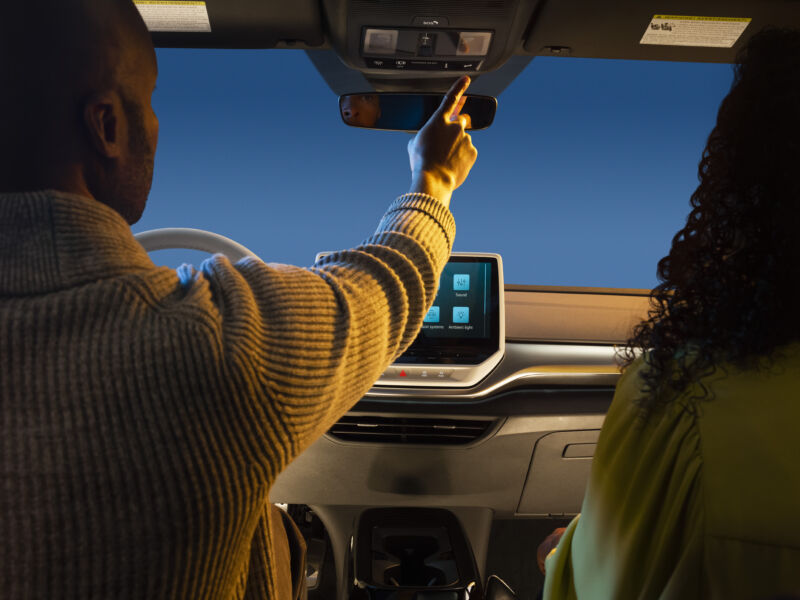 A person pushes the SOS button in a VW ID.4