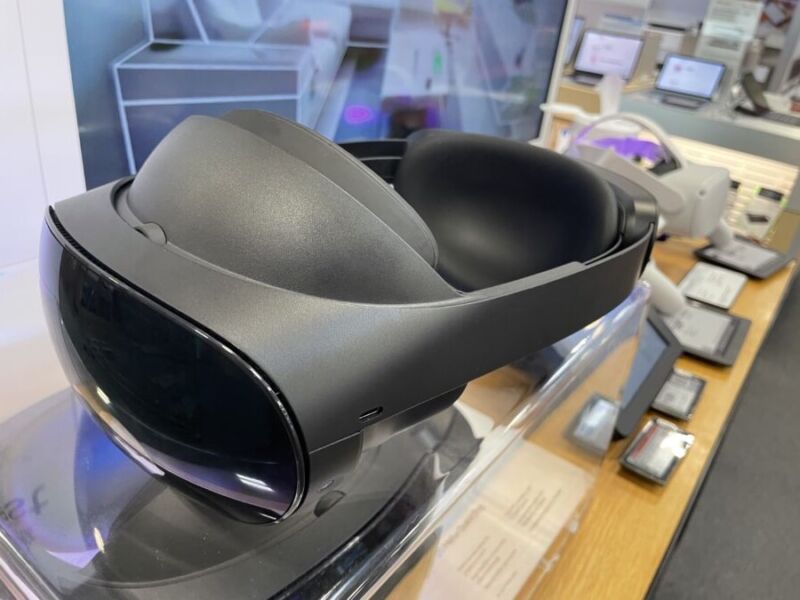The Meta Quest Pro at a Best Buy demo station in October 2022.
