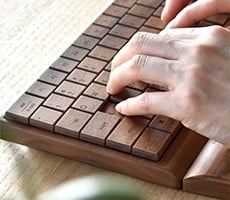 Hacoa's Low-Profile Wireless Mechanical Keyboard Made Of Solid Wood Is Stunning