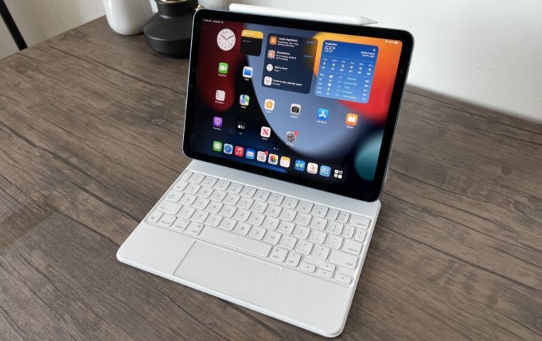 The 2022 iPad Air with the Magic Keyboard and Apple Pencil.