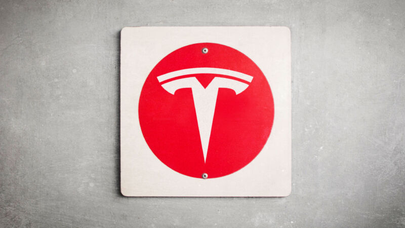 NHTSA investigating Tesla Autopilot after yet another fatal crash