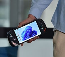 OneXFly's Sleek And Ultra-Portable Zen 4 Gaming Handheld Is Up For Preorder