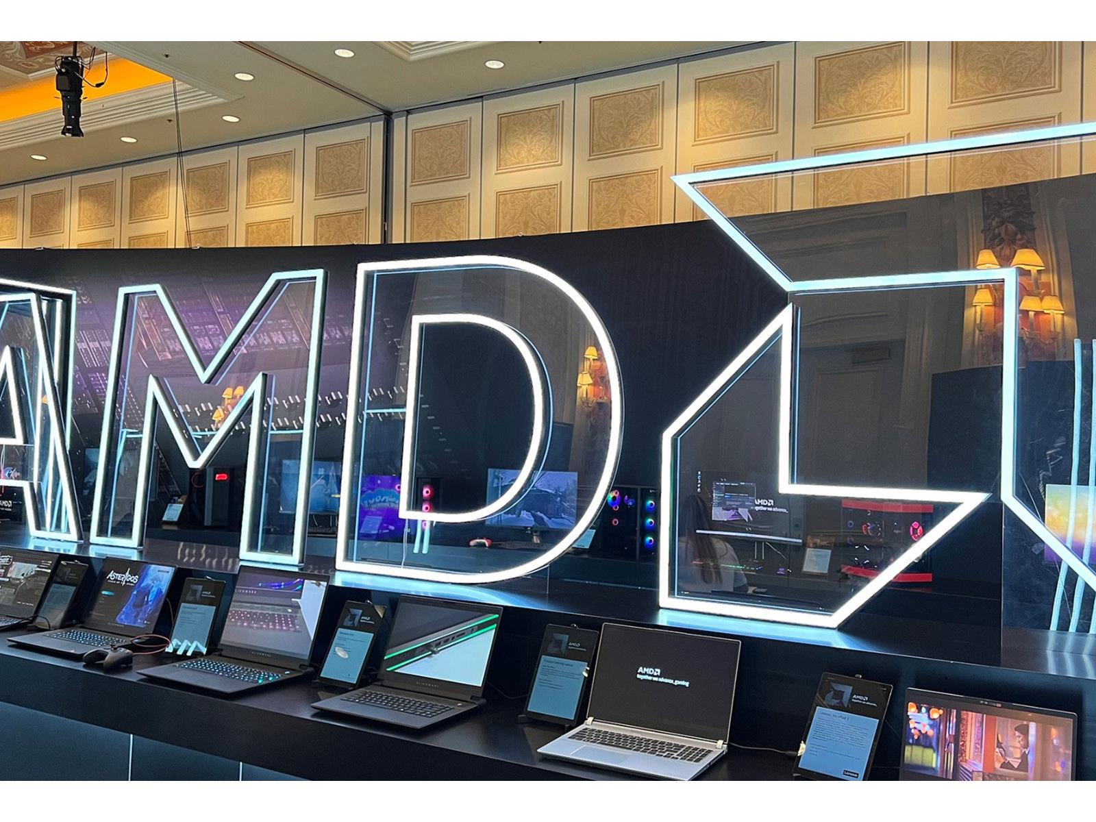 AMD Ryzen 8000 Hawk Point APU Appears Headed To Next-Gen Minisforum Gaming Tablet