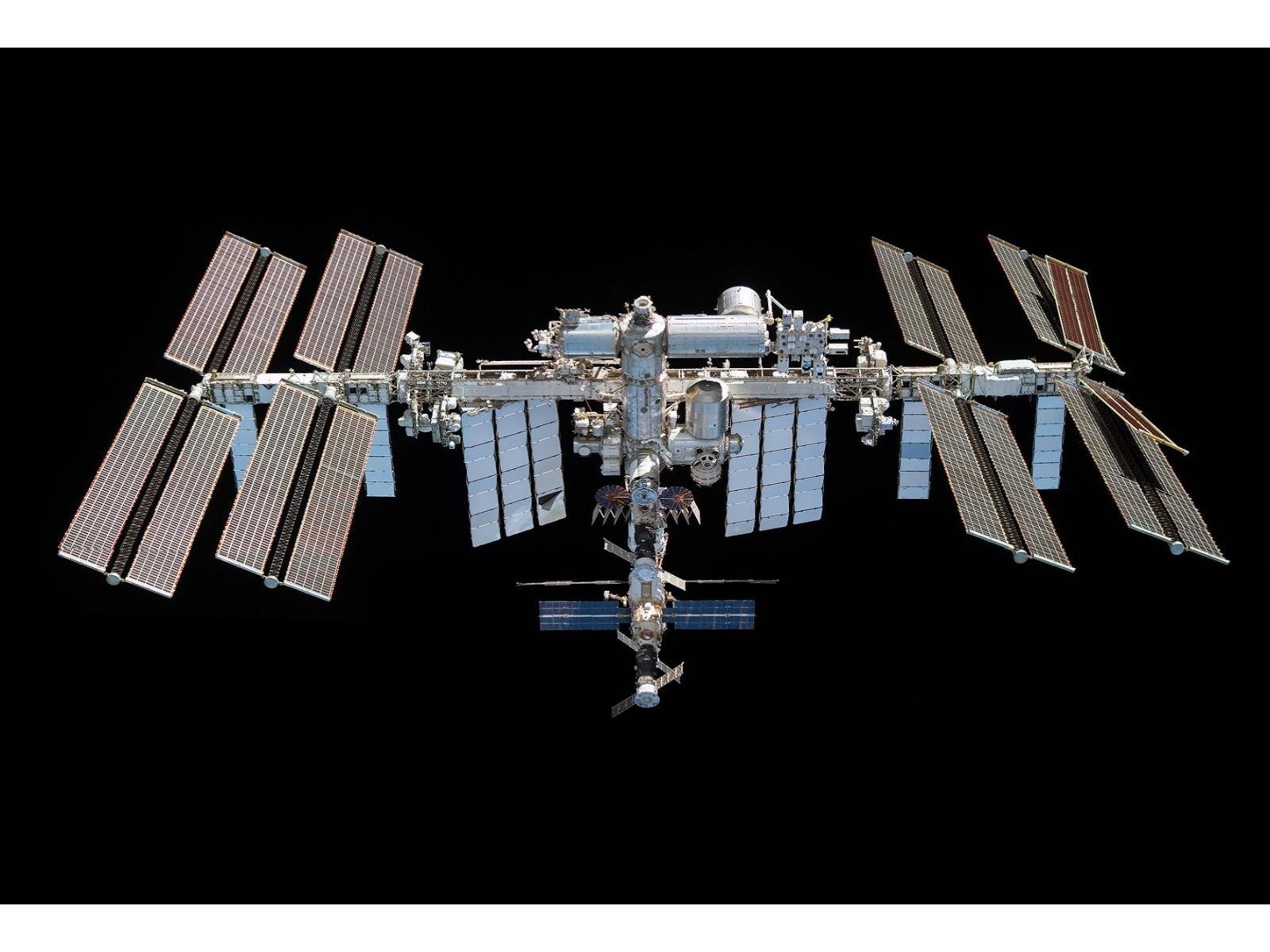 NASA Is Taking Bids For A $1B Space Tug Mission To Crash The ISS Into Earth