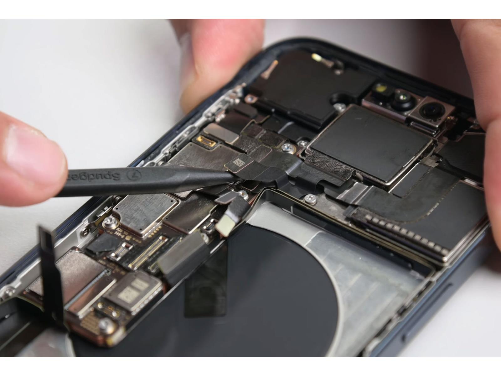 iPhone 15 Pro Max Slammed In Teardown Analysis Over Apple's Draconian Repair Rules