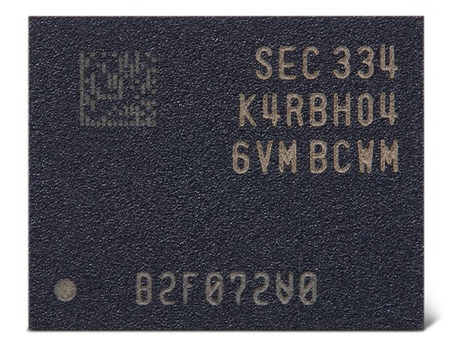 Samsung Develops 32Gb DDR5 Chips That Will Enable Massive 1TB DRAM Modules