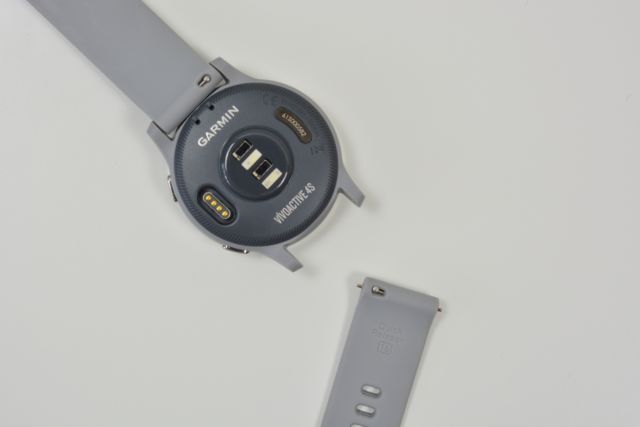 The interchangeable bands extend the life of the device while also letting you customize its look and feel.