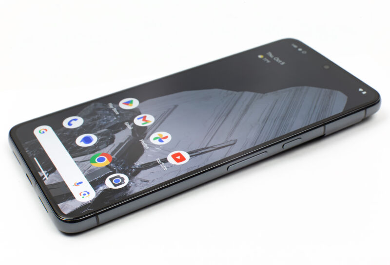 Behold, the glorious, flat display. Normal, common-sense phone design is back, finally!