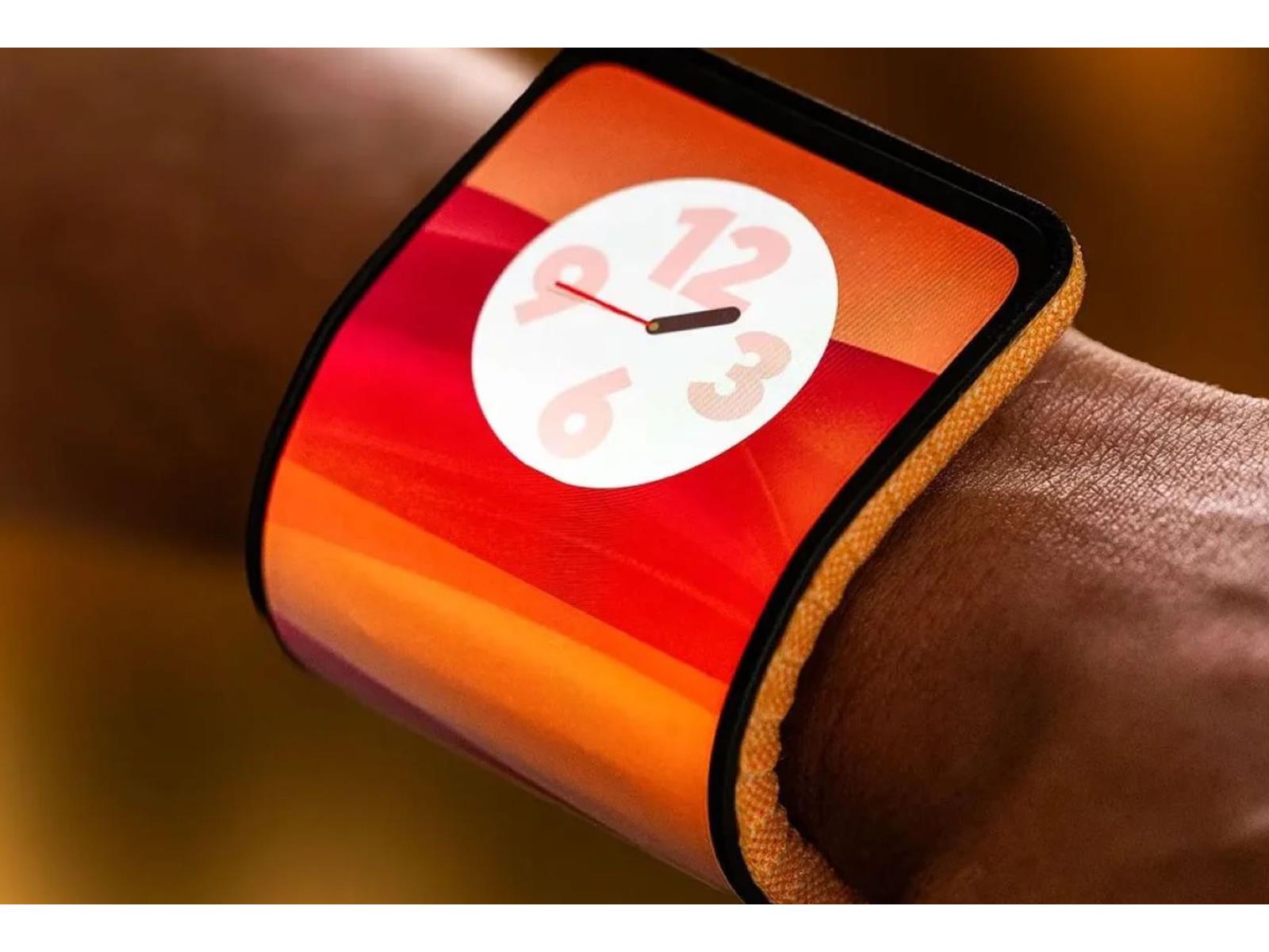 Motorola Concept Phone Twists Like A Pretzel So You Can Wear It Like A Smartwatch
