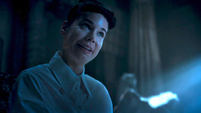 This is Moghedien. She enjoys long walks in Tel'aran'rhiod, spiders, and manipulating people.